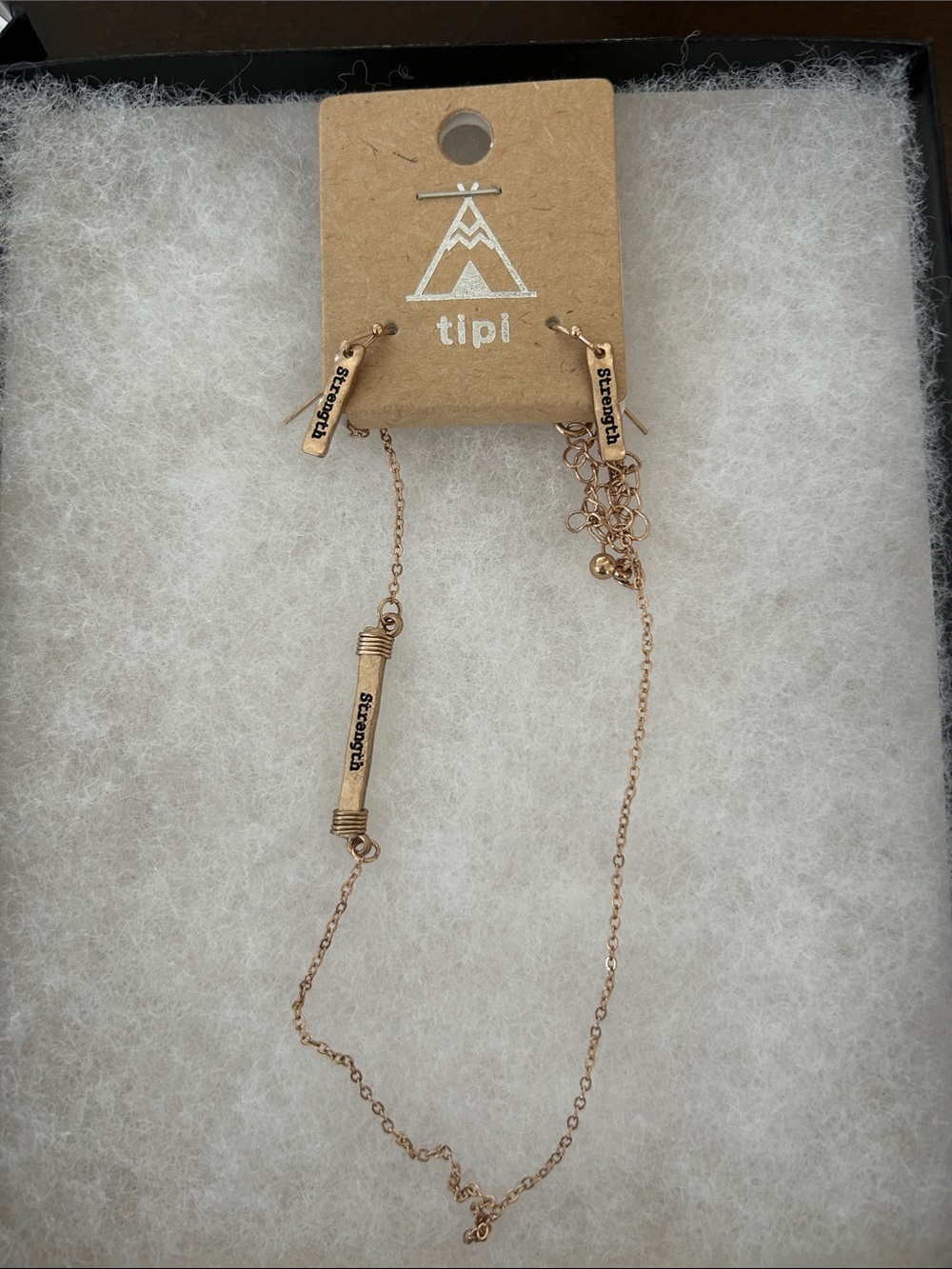 Tipi Rose Gold 'Strength' Bar Necklace Set - Rose Gold Pendant & Earrings